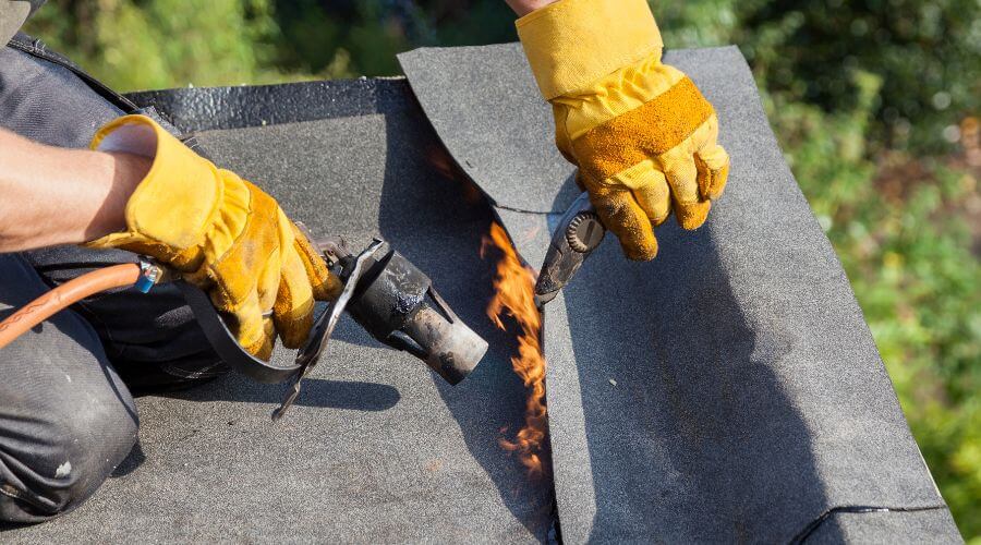 Professional gutter cleaning in Hubbard, IA